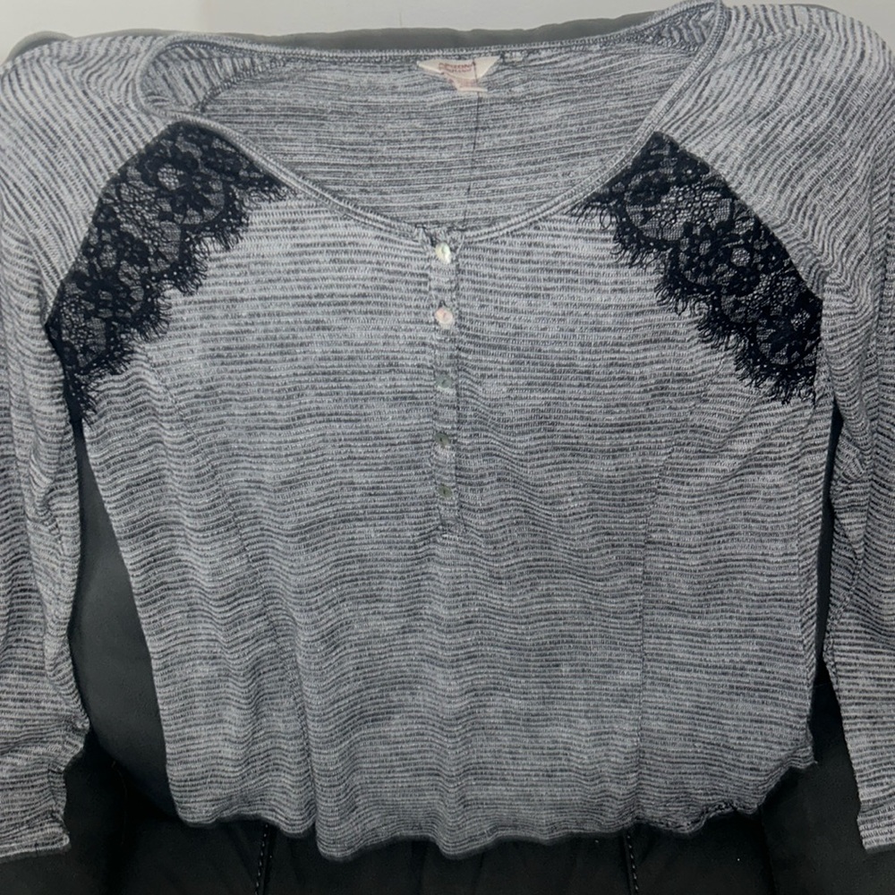 Arizona jean co. Grey stripe top polyester rayon spandex